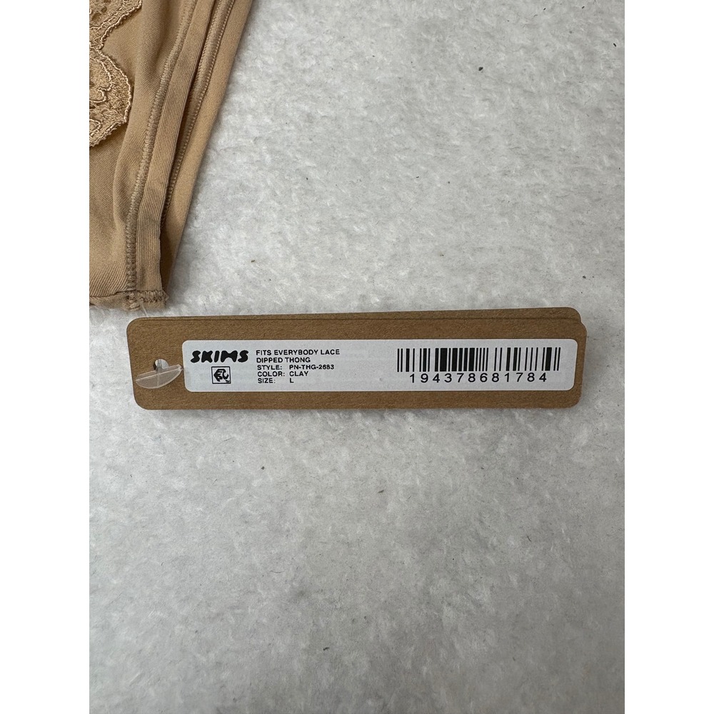 SKIMS Fits Everybody Lace Dipped Thong Clay Tan NWT PN-THG-2683 Size L - Picture 2 of 3